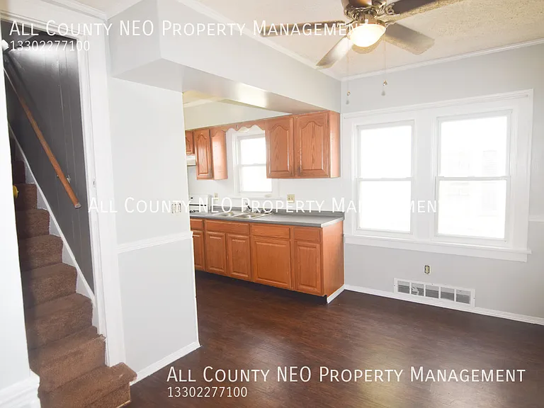 1241 Bedford Ave SW — Photo 8