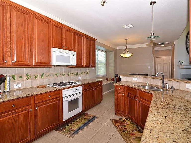 4401 Caledonia Creek Ln — Photo 20