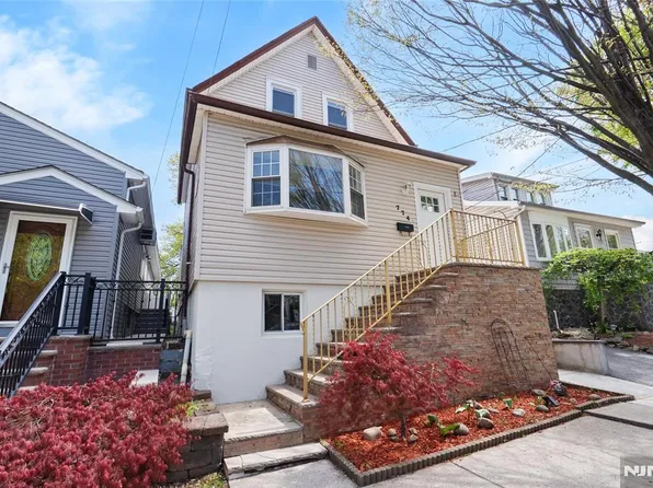 774 8th St, Secaucus, NJ 07094