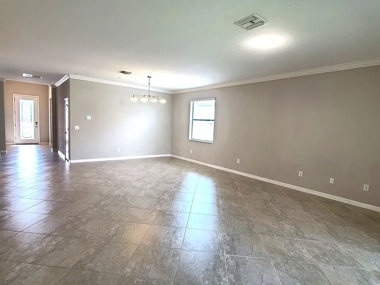 19353 Nearpoint Dr — Photo 4