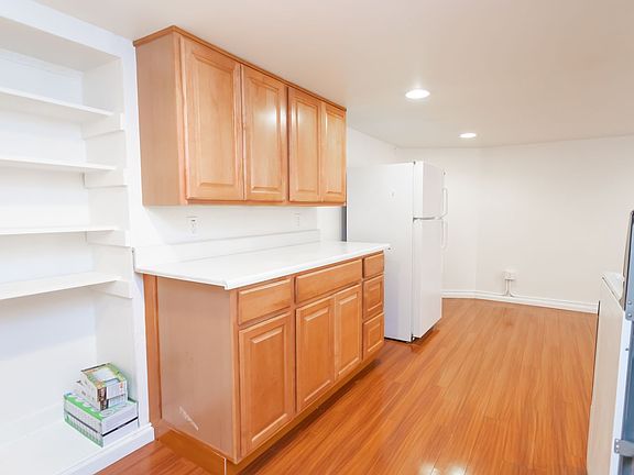 5th image of 8 Yosemite Ave APT 11