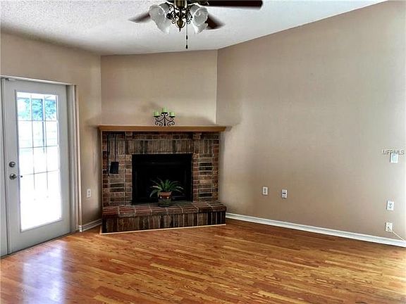 4th image of 956 Yellow Rose Dr