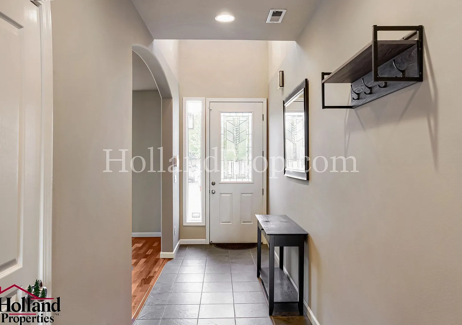 Modern Comfort Meets Prime Beaverton Living! ** New Price $2,995 And Reduced Security Deposit ** — Photo 4