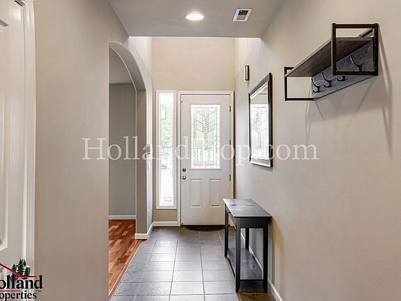 4th image of 19021 SW York St