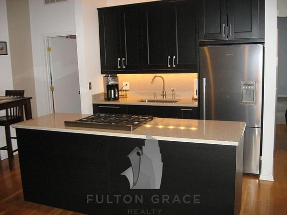 4th image of 1760 W Wrightwood Ave APT 310