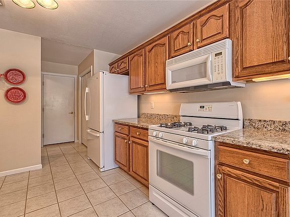 5th image of 404 Cascade Dr