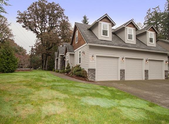 2nd image of 16726 SE Knoll Ct