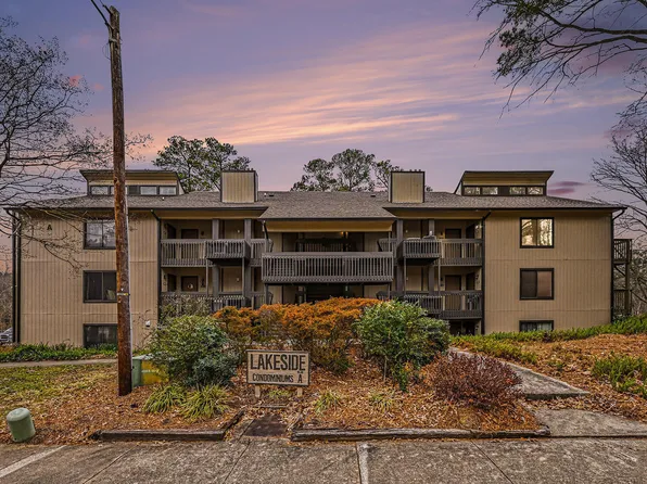 3035 Huntleigh Dr, Raleigh, NC 27604