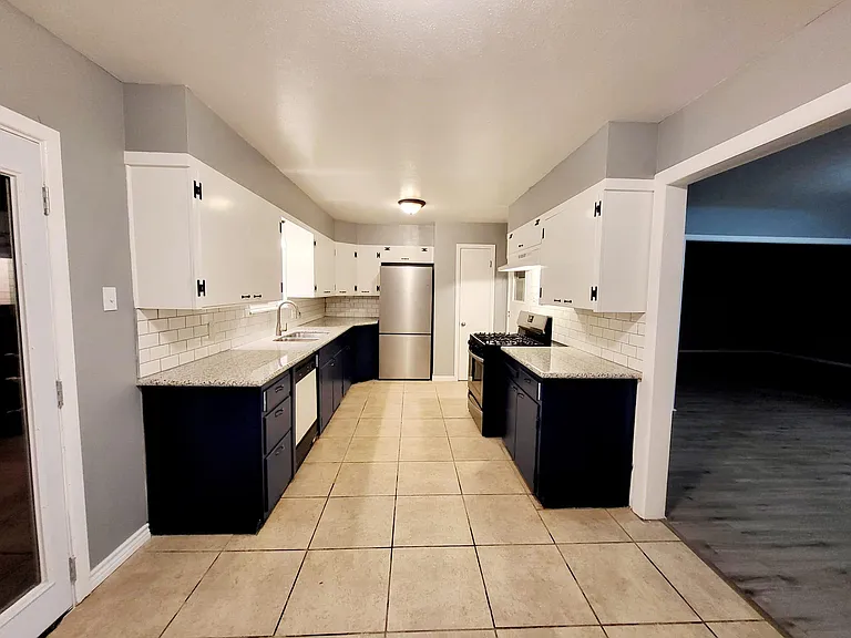 3505 Houston Ave — Photo 15