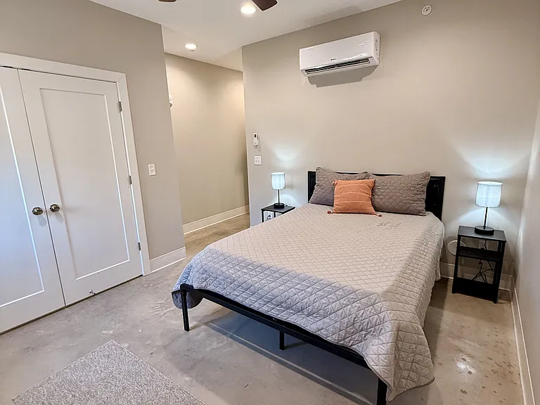3933 Kenwood Ave — Photo 19