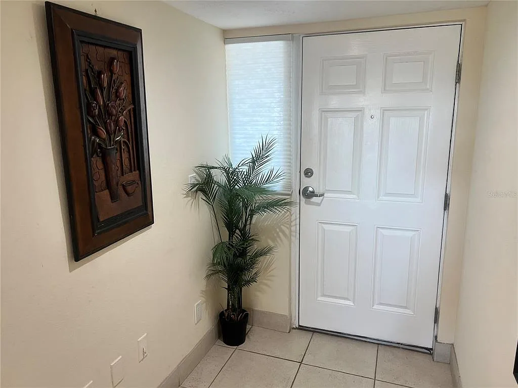 2 bed, 2.0 bath, 1100 sqft, $12,030 — Photo 3