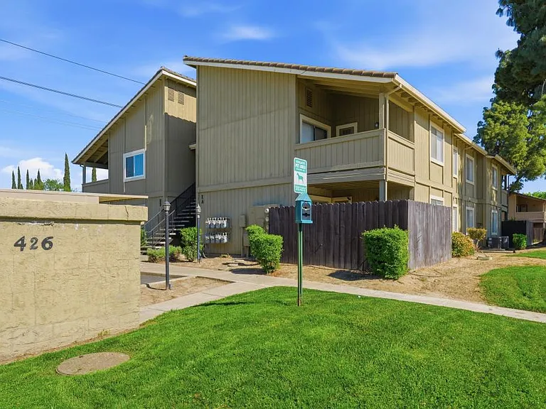426 Cherry Ln #H — Photo 1