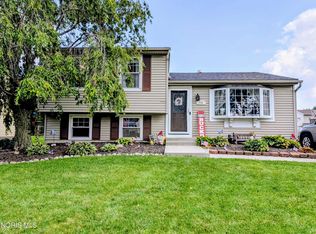 220 Ember Dr, Oregon, OH 43616