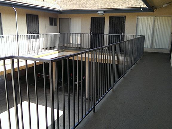 4th image of 924 Larch St APT 14