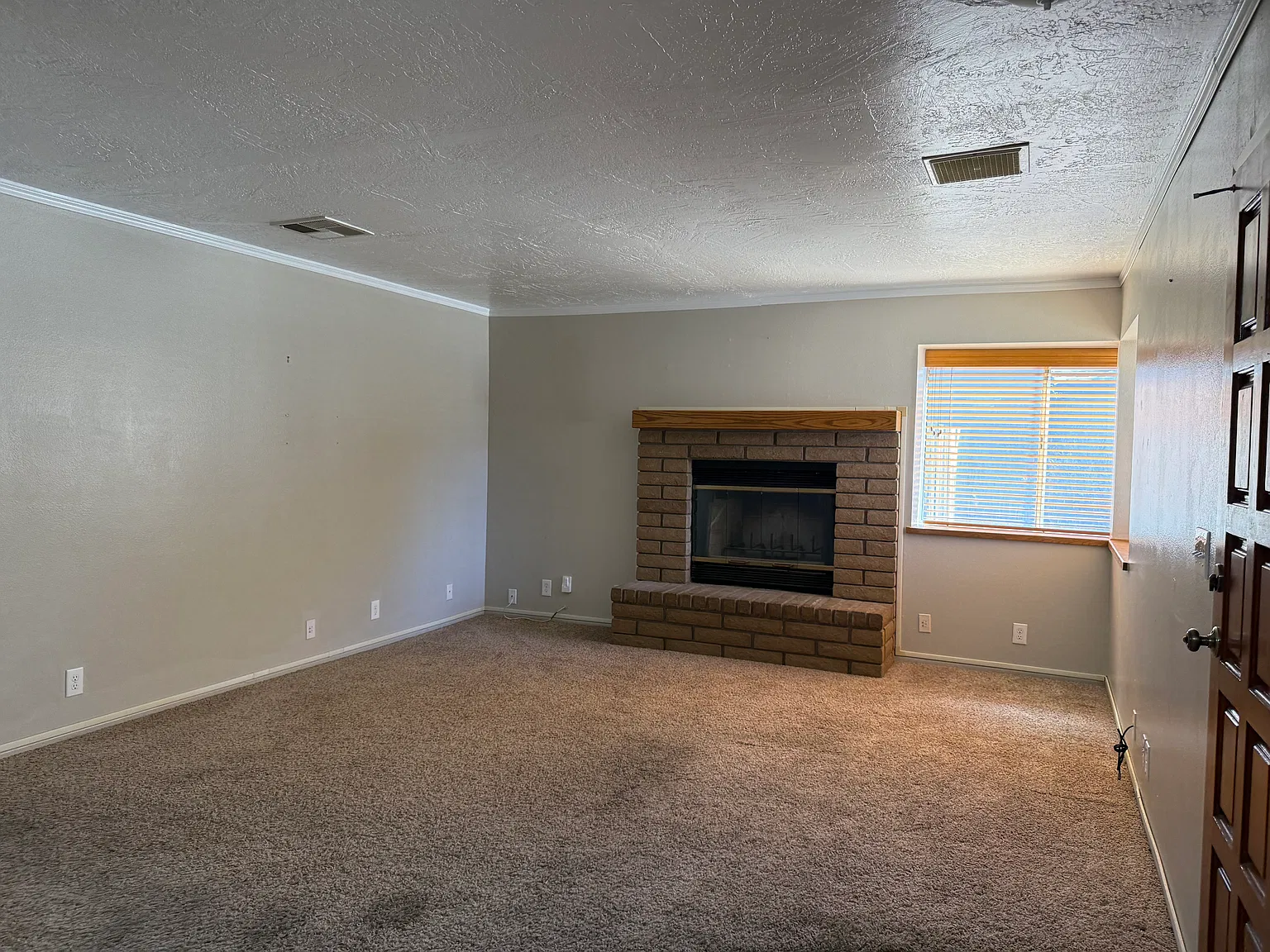 4 bed, 1422 sqft, $1,700 — Photo 2