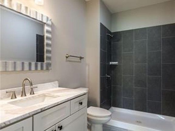 Main en suite Bathroom