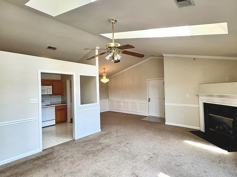 152 Brookland Ct #10 — Photo 3