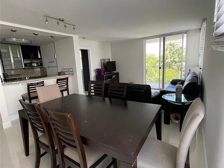 800 N Miami Ave #E-408 — Photo 3