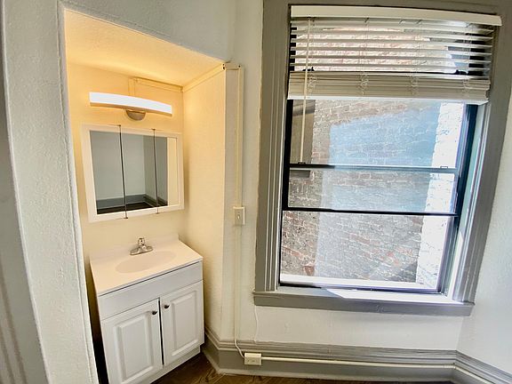 4th image of 1000 Bush St #126