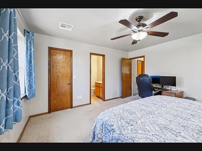 813 Ash Ct — Photo 18