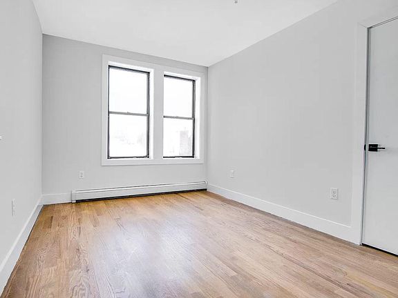 4th image of 69 Lexington Ave #18
