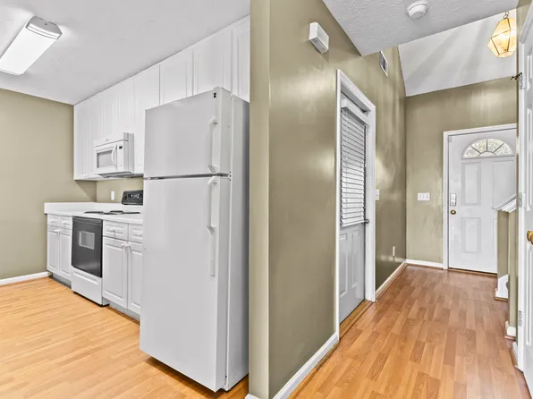 2428 E University Dr APT 910, Auburn, AL 36830