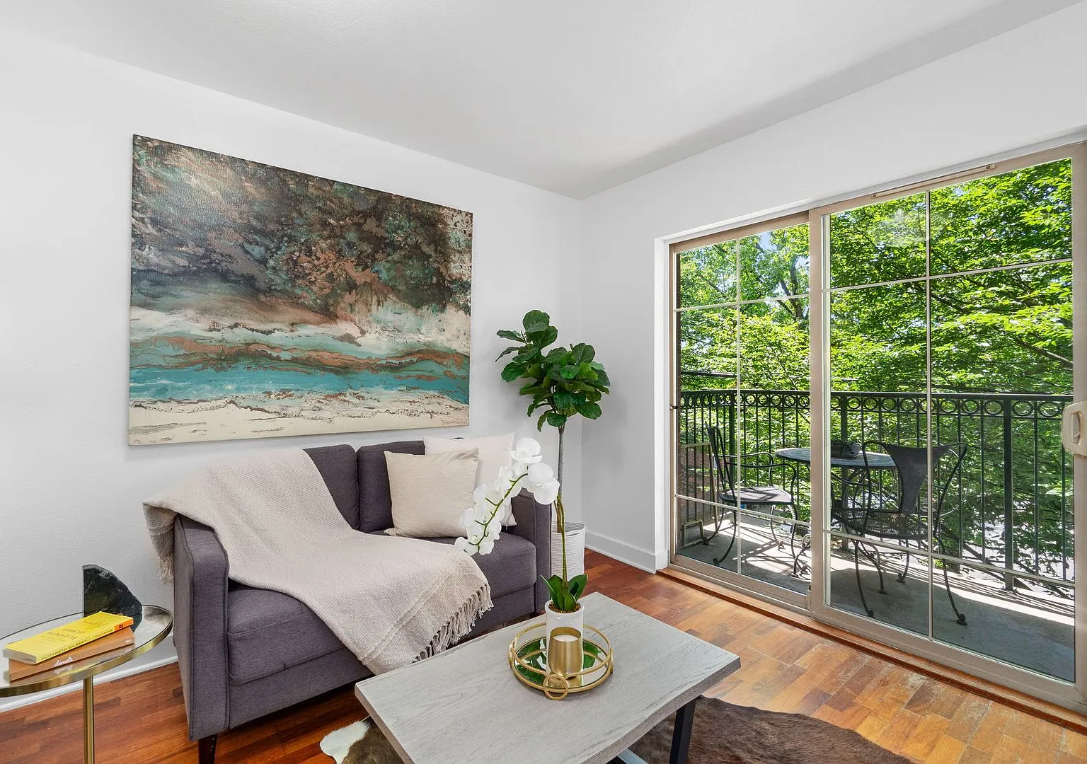 0Bd/1Ba Seattle Condo — Photo 2