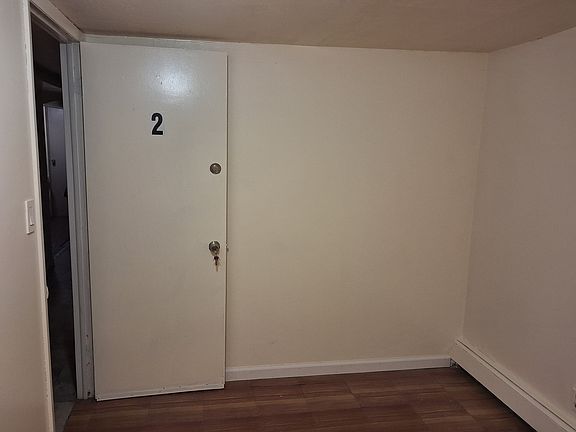 3rd image of 4228 Carpenter Ave Floor 1