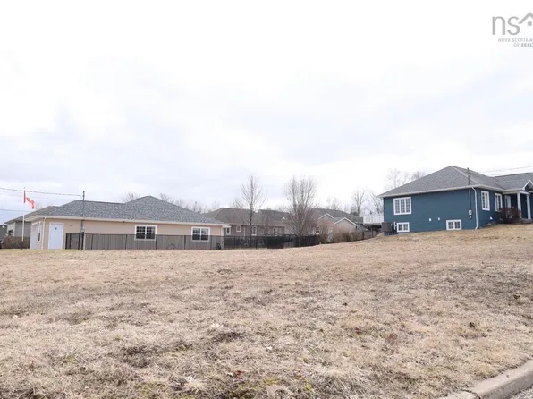596 Terrace St #8, New Glasgow, NS B2H 1R3