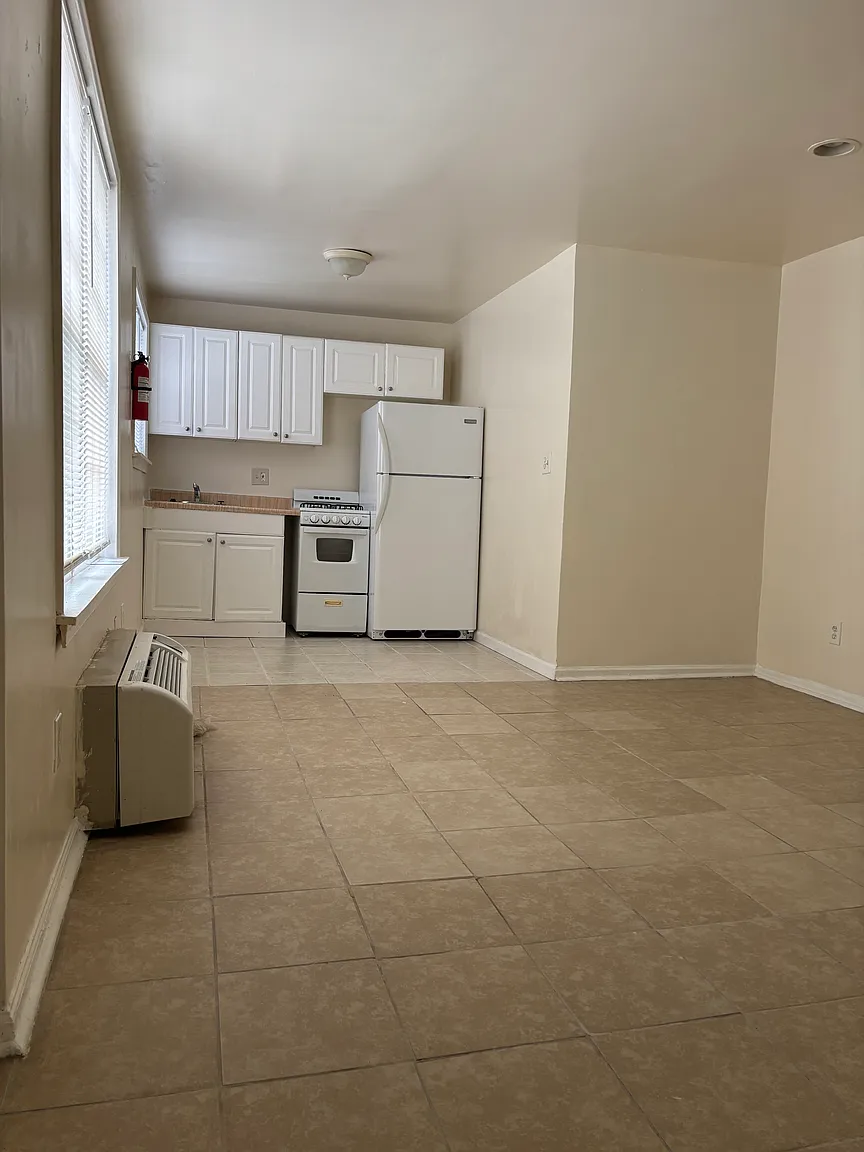 1516 Marion St NW APT 302 photo 1