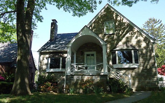 2nd image of 52 Sunnyside Ave