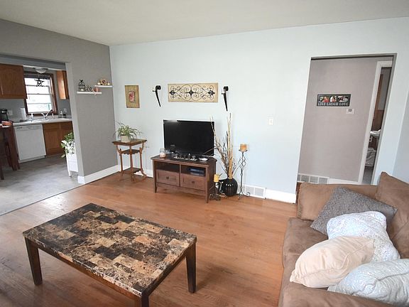 3rd image of 6537 W Allerton Ave