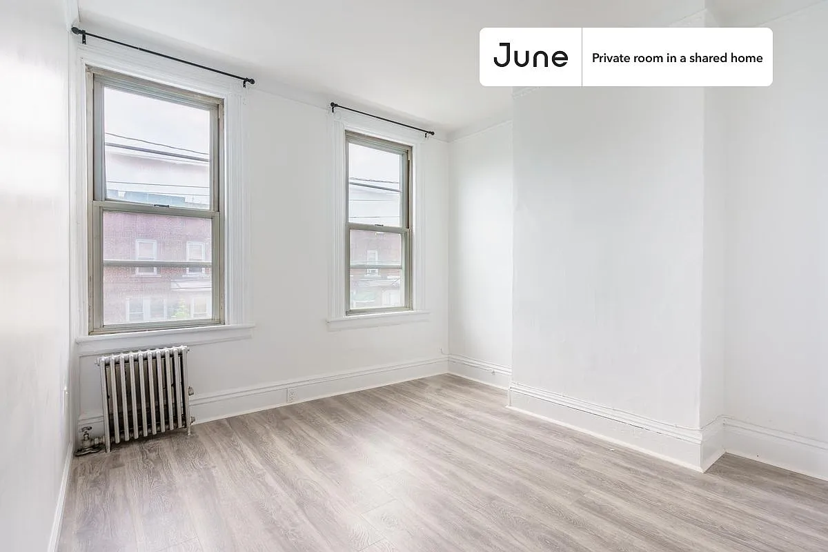 Full bedroom in 4 bed/1 bath home in Astoria #1266 C — Photo 2