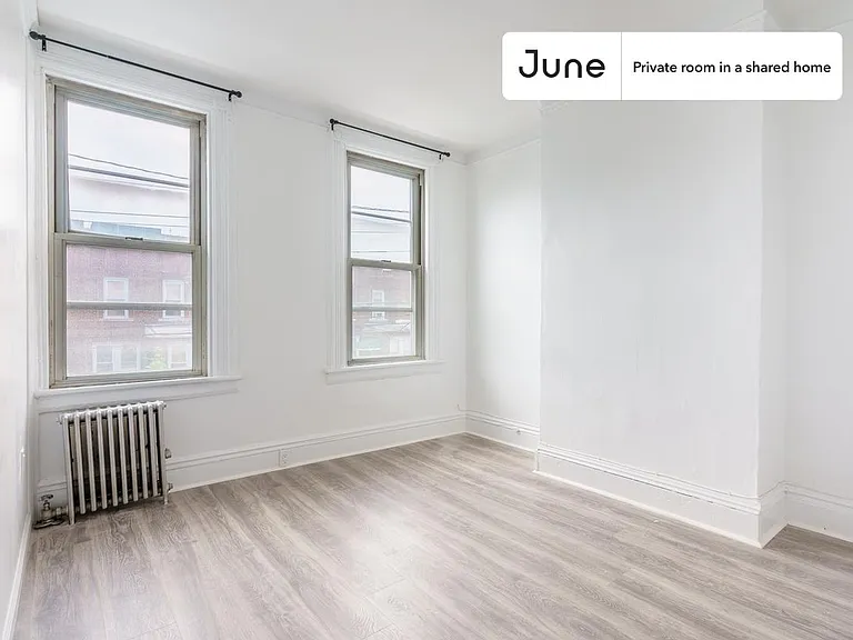 2444 43rd St #C — Photo 2