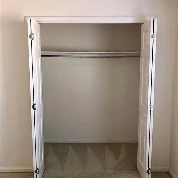 214 English Ct — Photo 8