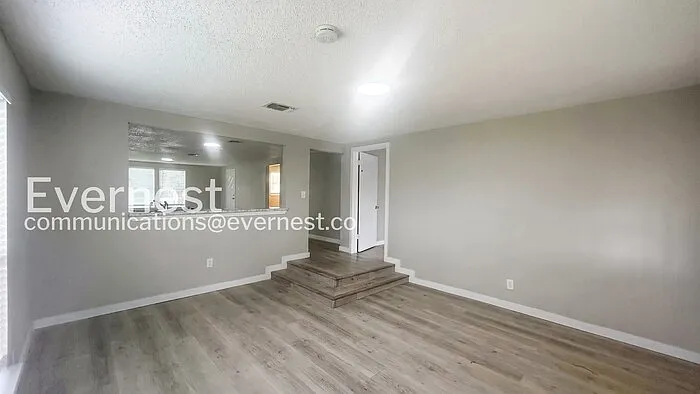 3 bed, 2.0 bath, 1450 sqft, $1,555 — Photo 4