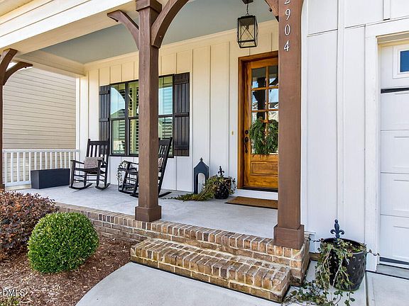 2nd image of 2904 Meadow Bluffs Way