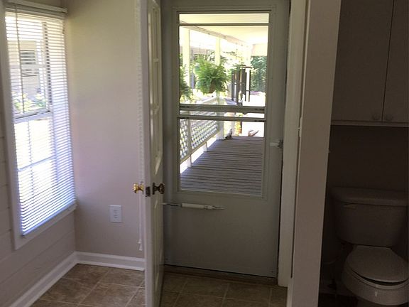 5th image of 108 W Meadowbrook Dr