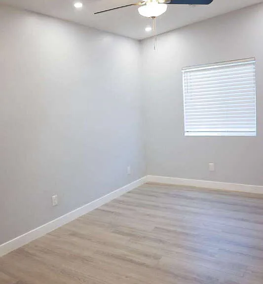 2531 E Broadway Rd — Photo 9
