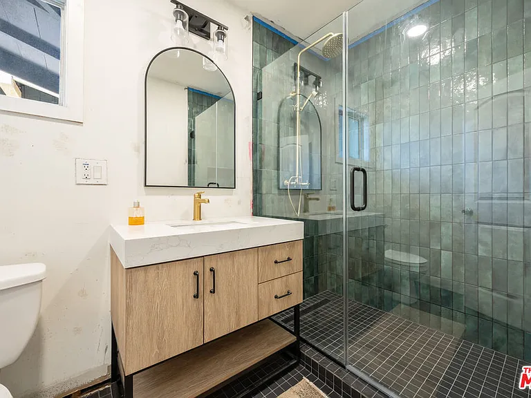 1837 N Middleton Pl — Photo 15