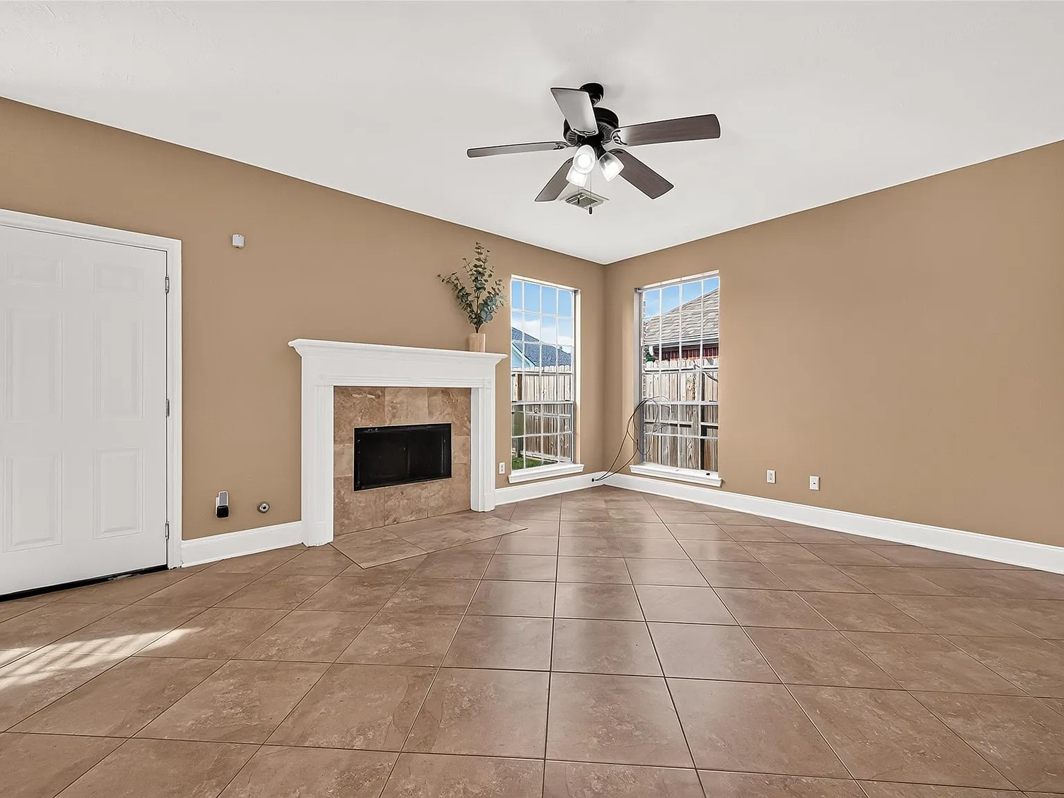 4 bed, 2.5 bath, 2217 sqft, $2,200 — Photo 3