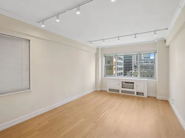 333 East 46th Street image 3 of 6