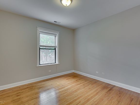 5th image of 5401 N Winthrop Ave APT 3