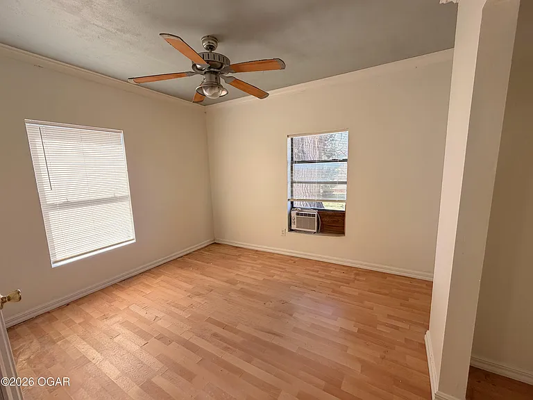 1013 E Broadway St — Photo 3