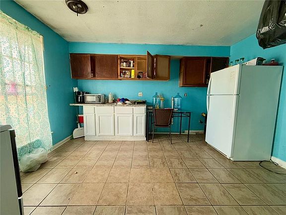 5th image of 13450-52 N Lemans St
