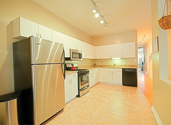 2nd image of 4306 N Kenmore Ave APT 1s