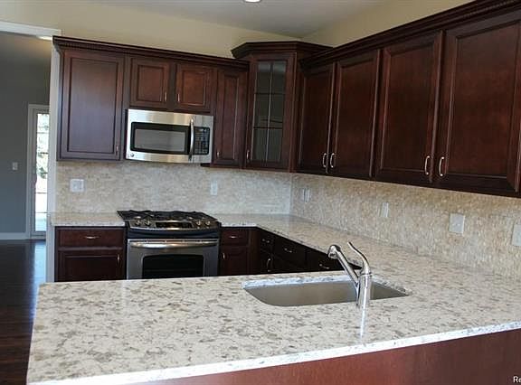 5th image of 702 Seabiscuit Dr #1