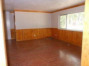 3rd image of 20695 Oak St