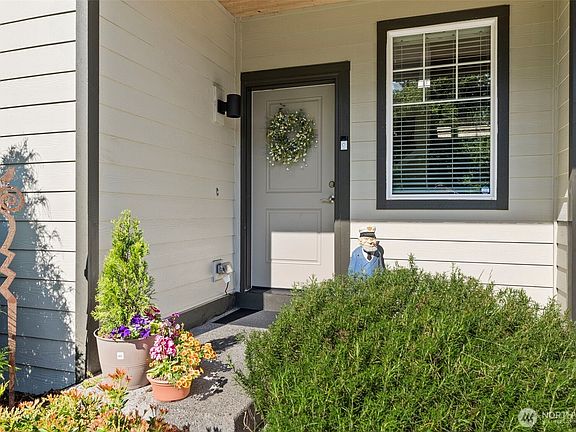 4th image of 837 Pioneer Street SW