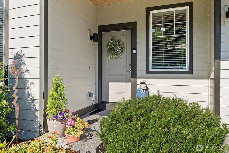 4th image of 837 Pioneer Street SW